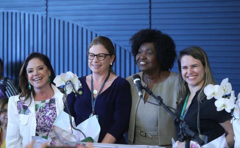 Ato Solene em homenagem aos 10 anos da Secretaria da Mulher. Dep. Soraya Santos (PL - RJ). Dep. Benedita da Silva (PT - RJ)