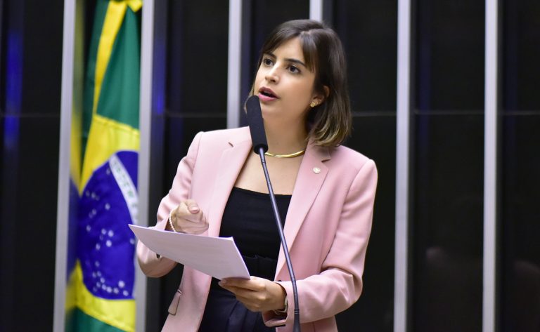 Deputada Tabata Amaral (PSB-SP) no Plenário da Câmara dos Deputados