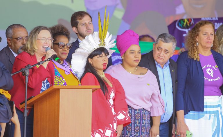 Ato pela reconstrução do Brasil e pelo bem viver. Dep. Maria do Rosário (PT - RS). Dep. Reginete Bispo (PT - RS). Dep. Célia Xakriabá (PSOL - MG). Dep. Dandara (PT - MG). Dep. José Guimarães (PT - CE). Dep. Jandira Feghali (PCDOB - RJ).