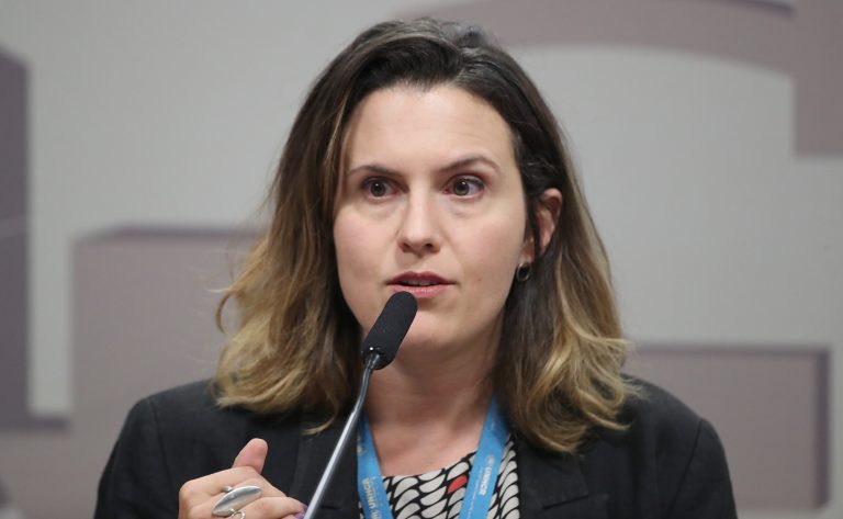 Debate sobre a regulamentação do art. 120 da Lei nº 13.445, de 2017 (Lei de Migração). Oficial de Proteção do Alto Comissariado das Nações Unidas para Refugiados (ACNUR), Sílvia Sander