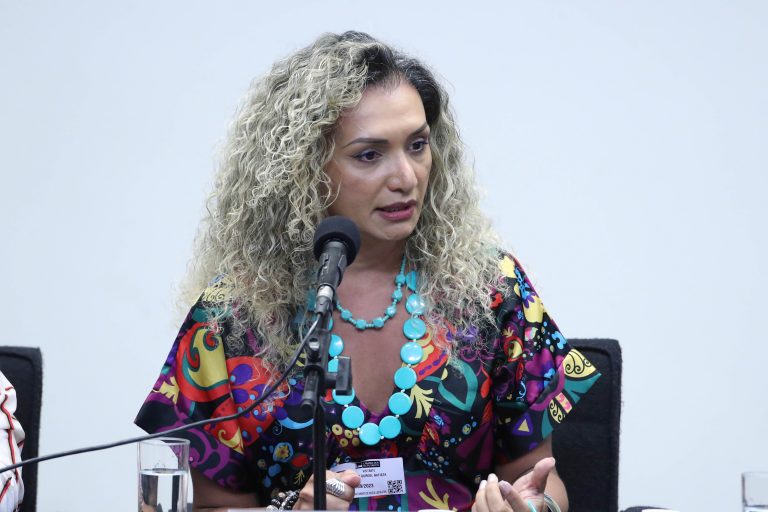 Evento de lançamento. Secretária da Articulação Política da Associação Nacional de Travestis e Transexuais ANTRA - Associação Nacional de Travestis e Transexuais ANTRA, Bruna Benevides