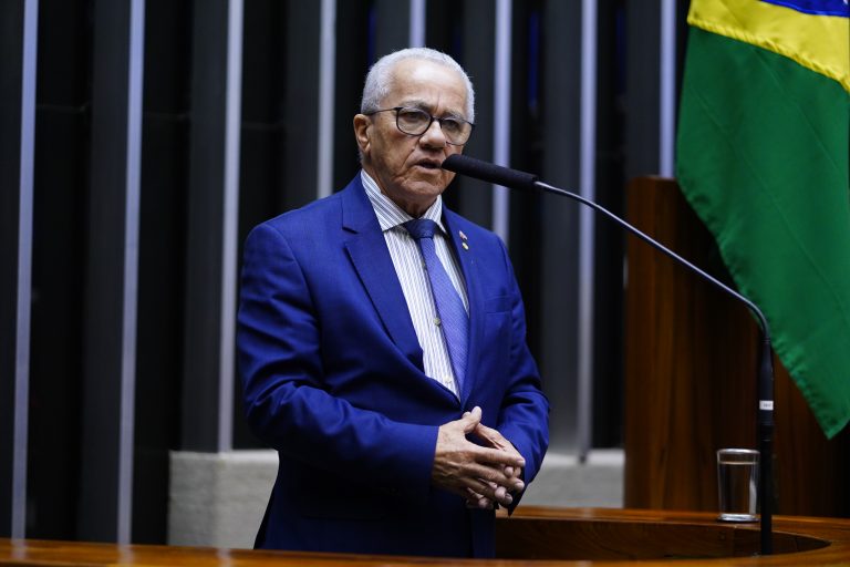 Deputado Josias Gomes (PT-BA) fala no Plenário da Câmara dos Deputados