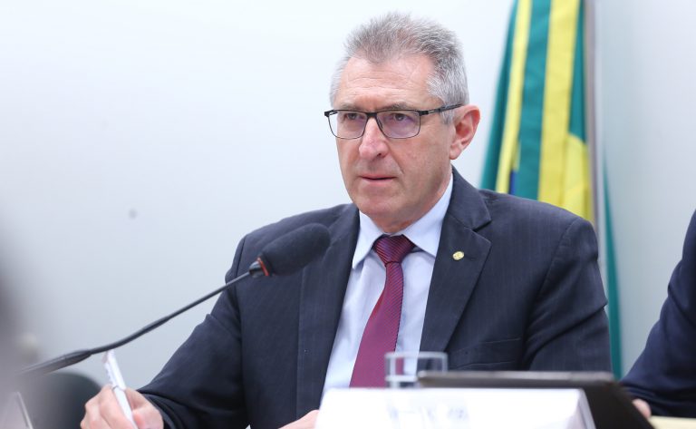 Heitor Schuch participa de reunião na Câmara