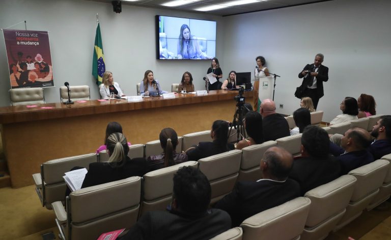 Seminário “Outubro Rosa: prevenção e tratamento do câncer de mama”.