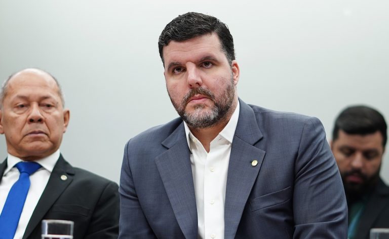 Pedro Lupion participa de reunião de comissão