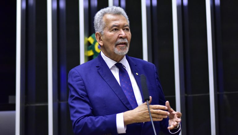 Paulão discursa na tribuna do Plenário