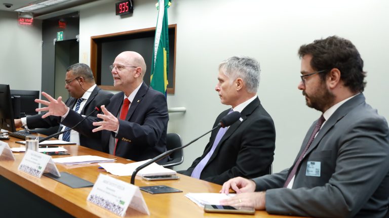 Seminário - Políticas de combate ao trabalho escravo no Brasil. Dep. Bohn Gass (PT - RS), alto Comissariado - Nações Unidas para Refugiados - ACNUR, Paulo Sérgio Almeida e o representante - Ministério do Trabalho - MT, André Esposito Roston