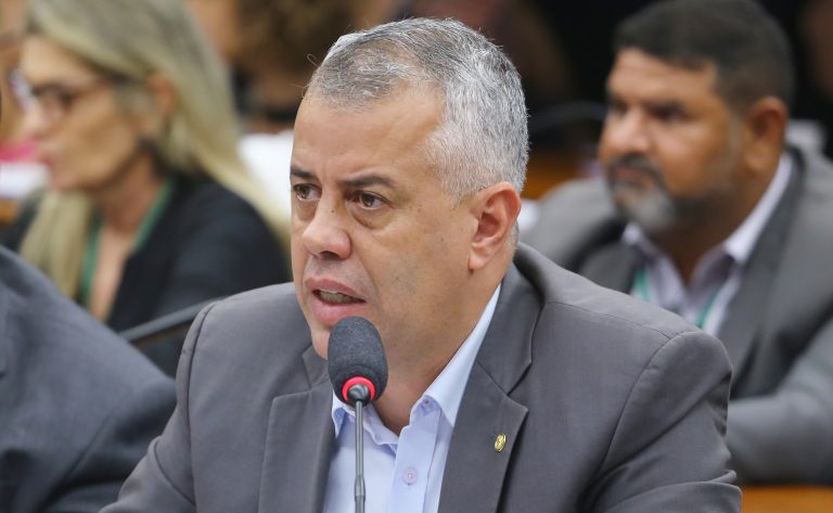 Deputado Evair Vieira de Melo (PP-ES) fala em comissão da Câmara dos Deputados