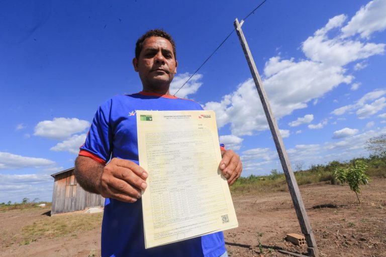 Agropecuária - reforma agrária - questão agrária assentamentos propriedades rurais (entrega de títulos de terras pelo Instituto de Terras do Pará (Itepar) em Ipixuna-PA)