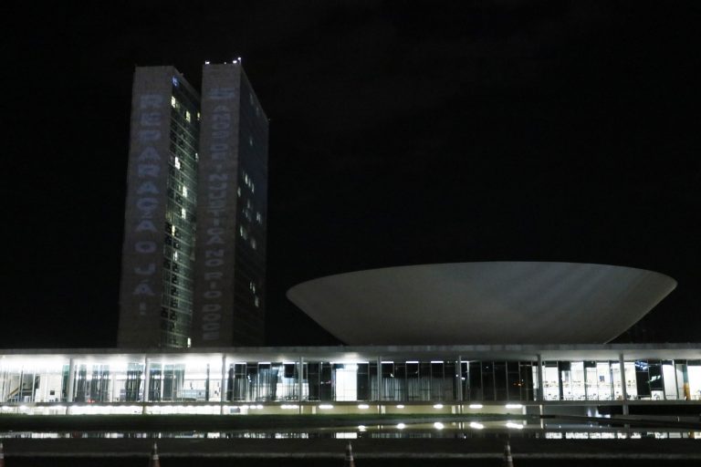 Projeção em respeito aos 5 anos do desastre de Mariana