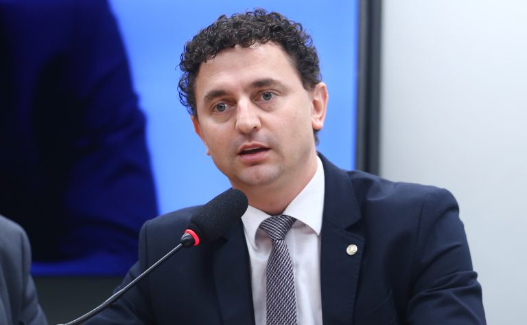 Deputado Pezenti participa de audiência pública