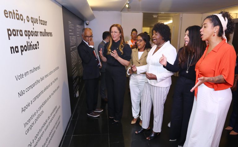 Abertura da Exposição Mulheres no Poder. Dep. Delegada Katarina (PSD - SE); dep. Gisela Simona (UNIÃO - MT);dep. Benedita da Silva (PT-RJ); dep. Antônia Lúcia (REPUBLICANOS-AC); dep. Talíria Petrone (PSOL - RJ)