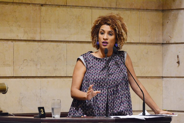 Marielle Franco discursa na tribuna da câmara municipal do rio