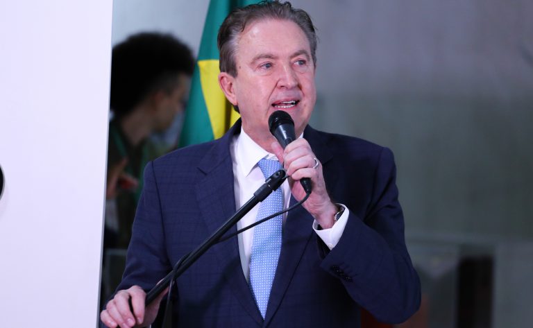 Deputado Luciano Ducci (PSB-PR) fala em evento na Câmara dos Deputados