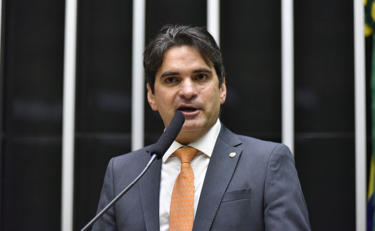 Deputado Murilo Galdino (Republicanos-PB) fala no Plenário da Câmara dos Deputados