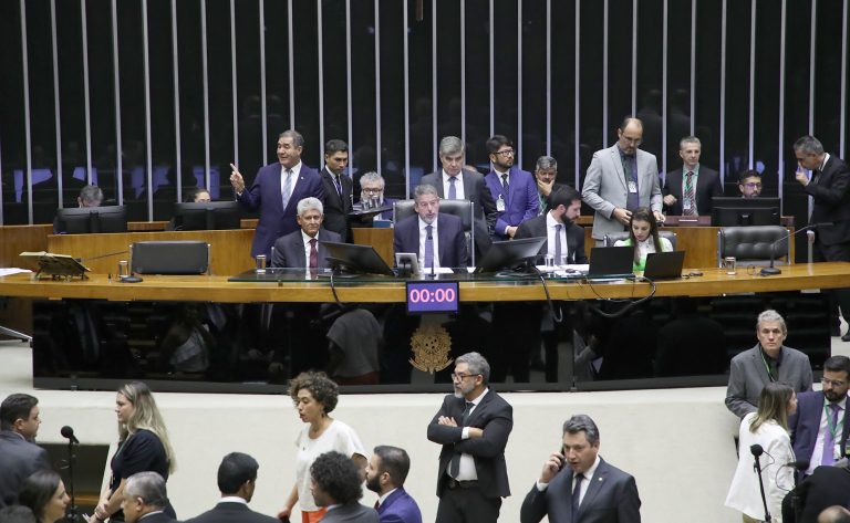 Discussão e votação de propostas. Presidente da Câmara dos Deputados, Arthur Lira