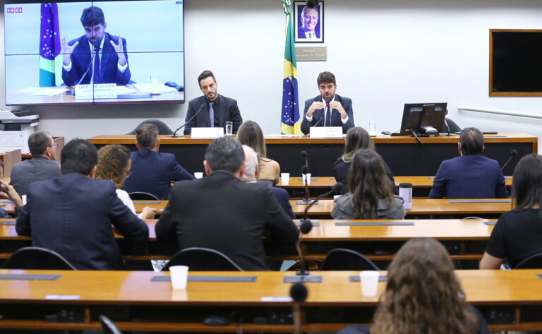 Audiência Pública - Cobertura de pessoas com autismo pelos planos de saúde. Vereador - Câmara Municipal de Uberlândia, Ronaldo Tannus e Dep. Zé Vitor (PL - MG)