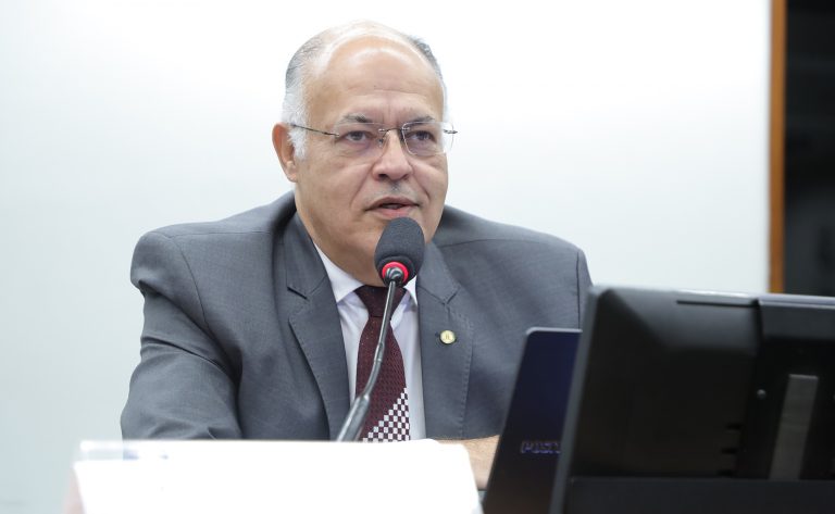 Descrição: Audiência Pública - Debate sobre a Resolução do CFM 2.378/2024, que proíbe o procedimento de assistolia fetal. Dep. Pastor Eurico (PL-PE).