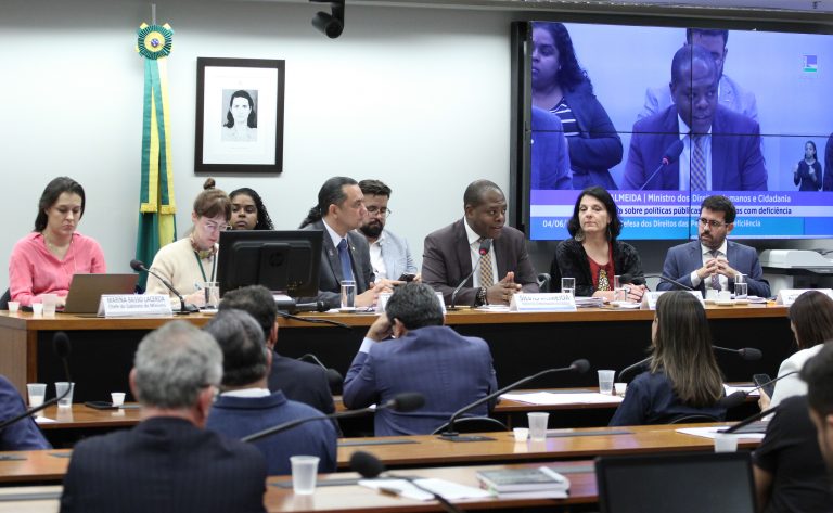 Comissão de Defesa dos Direitos das Pessoas com Deficiência. Chefe de Gabinete do Ministro, Marina Basso Lacerda; Dep. Weliton Prado (SOLIDARIEDADE - MG); Ministro dos Direitos Humanos e da Cidadania do Brasil, Silvio Luiz de Almeida; Secretária Nacional dos Direitos da Pessoa com Deficiência, Anna Paula Feminella; Aspar - MDHC, Pedro Brandrão