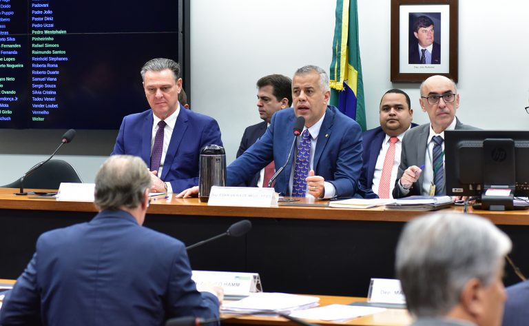 Reunião de Comparecimento de Ministro. Ministro da Agricultura e Pecuária, Carlos Fávaro e Dep. Evair Vieira de Melo (PP - ES)