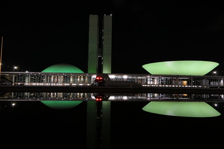 Saúde - campanhas - (Congresso Nacional iluminado de verde em alusão ao Dia Mundial de Prevenção do Câncer de Cabeça e Pescoço, 27 de julho. Campanha nacional Julho Verde)