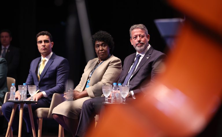 1ª Reunião de Mulheres Parlamentares. Prefeito de Maceió, João Henrique Caldas, Dep. Benedita da Silva (PT - RJ) e Presidente da Câmara dos Deputados, Arthur Lira