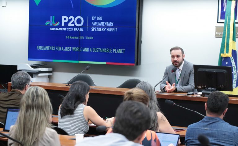 Reunião de organização. Chefe de Assessoria de Projetos e Gestão da Câmara dos Deputados, Guilherme Barbosa Brandão.