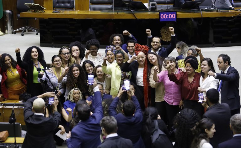 Discussão e votação de propostas legislativas.