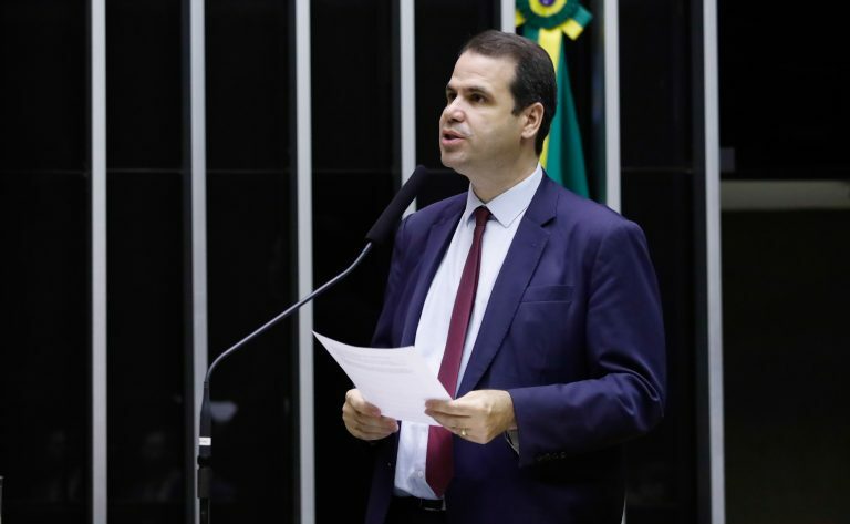 Deputado Aureo Ribeiro (Solidariedade-RJ) fala no Plenário da Câmara dos Deputados