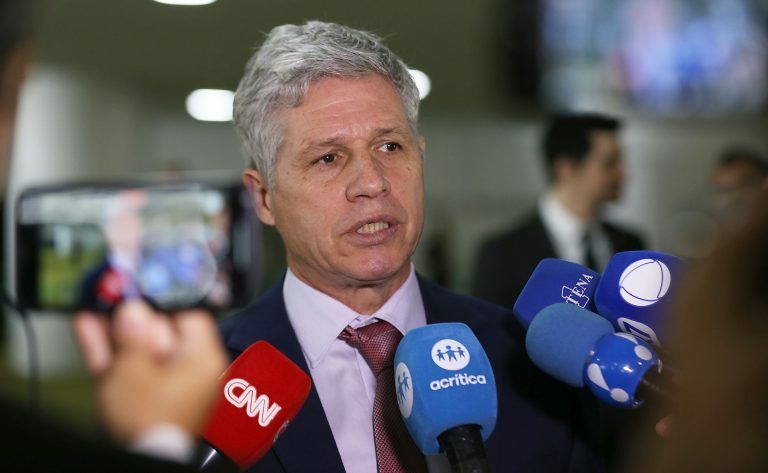 Deputado Paulo Teixeira concede entrevista