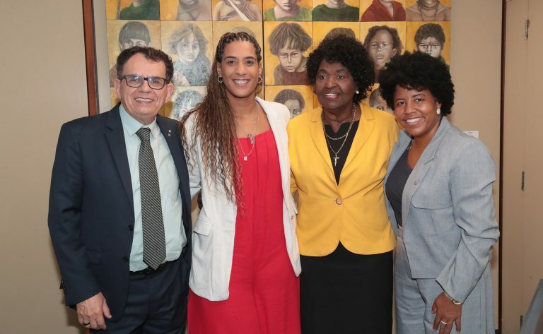 Diálogo sobre temas afetos ao Ministério e ao Colegiado. Dep. Reimont (PT - RJ); Ministra de Estado da Igualdade Racial, Anielle Franco; Dep. Benedita da Silva (PT - RJ) e Dep. Jack Rocha (PT - ES)
