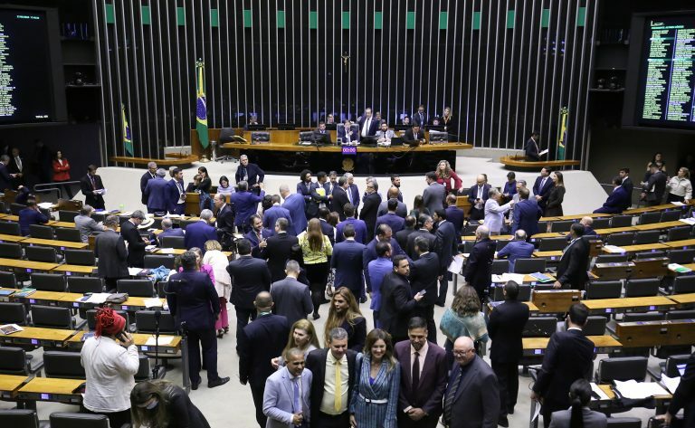 Discussão e Votação de Propostas Legislativas.