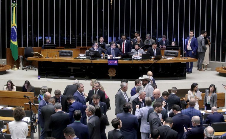 Discussão e Votação de Propostas Legislativas.
