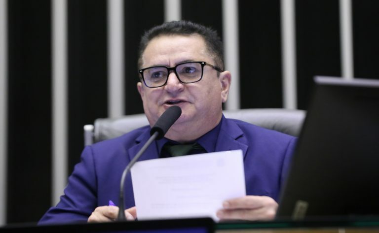 Deputado Prof. Reginaldo Veras (PV-DF) fala no Plenário da Câmara dos Deputados