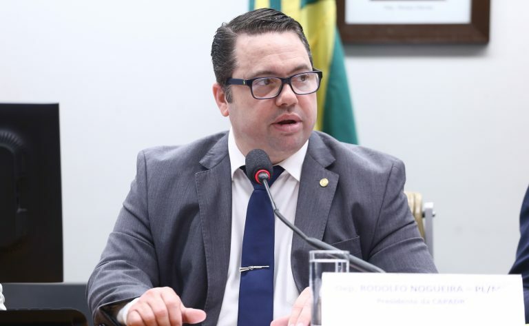 Rodolfo Nogueira em reunião de comissão