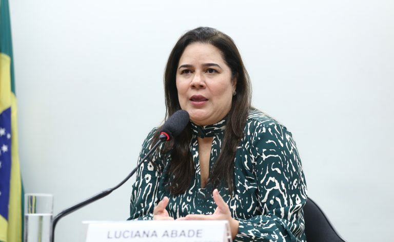 Seminário: Agenda Política da Cúpula dos Povos e Parlamento Brasileiro. Coordenadora- Geral de Mobilização da COP30, Luciana Silveira Abadé.