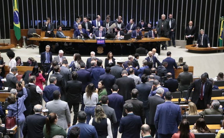 Discussão e Votação de Propostas Legislativas.