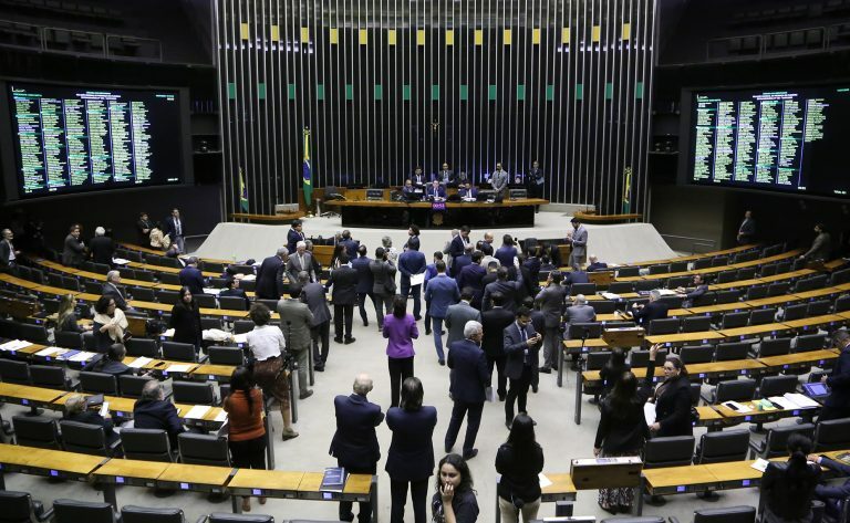 Discussão e Votação de Propostas Legislativas.