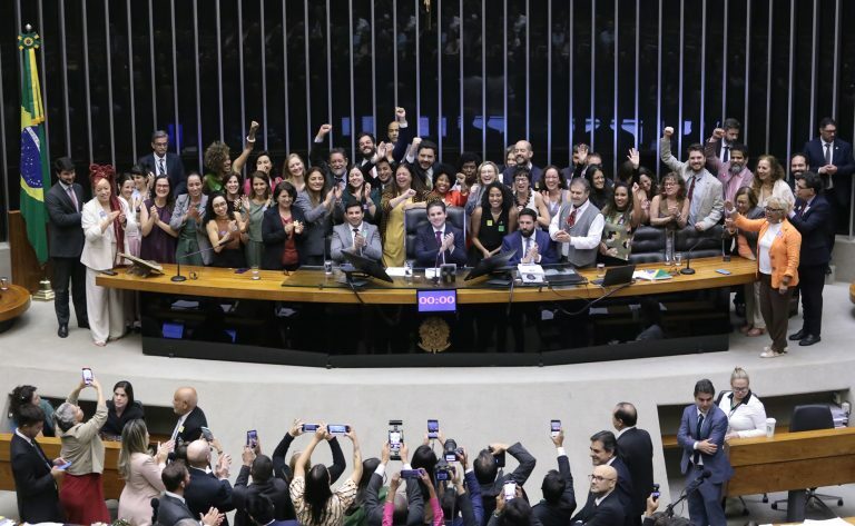 Discussão e Votação de Propostas Legislativas.