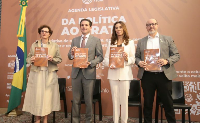 Evento de Lançamento da Agenda Legislativa Pacto contra a Fome. Secretária nacional de segurança alimentar e nutricional, Lilian Rahal; Presidente da Câmara dos Deputados, Hugo Motta (REPUBLICANOS - PB); Co-fundadora e Presidente do Pacto contra a Fome, Geyze Diniz e CEO da Ação da Cidadania, Kiko Afonso