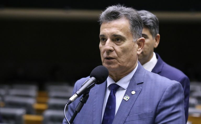 Deputado Coronel Meira fala ao microfone