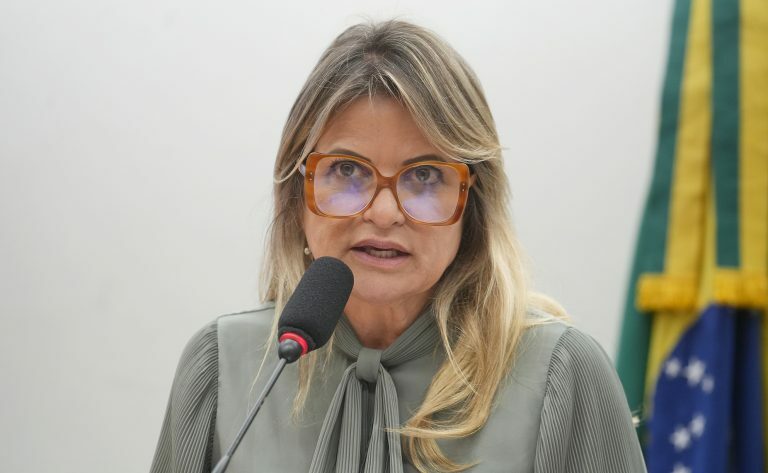 Seminário - Zero Mortes Evitáveis por Câncer de Mama: Acesso, Desafios e o Papel dos Três Poderes e da Sociedade Civil. Dep. Flávia Morais (PDT-GO)