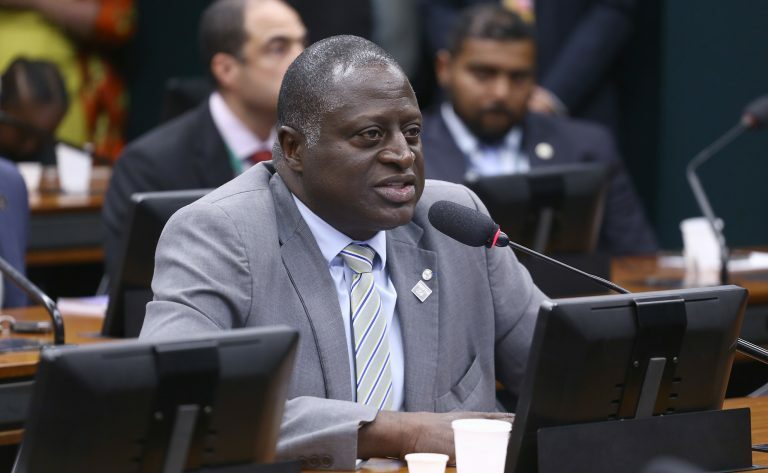 Discussão e votação do parecer do relator. Dep. Helio Lopes (PL - RJ)