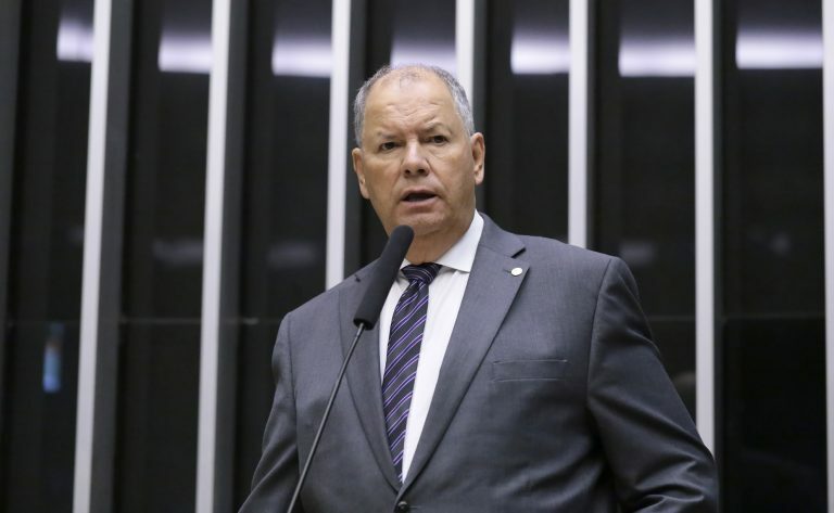 Deputado Alceu Moreira (MDB-RS) fala no Plenário da Câmara dos Deputados