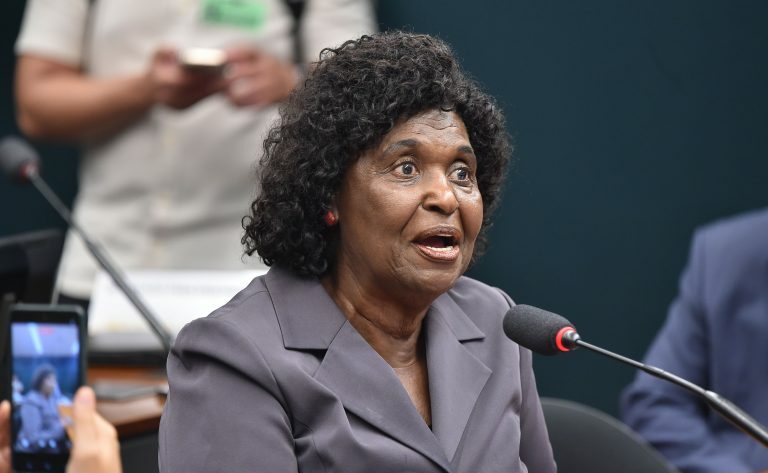 Audiência Pública - Debater a PEC nº 383/2017, que destina 1% da Receita Corrente Líquida da União, Estados, Distrito Federal e Municípios ao SUAS. Dep. Benedita da Silva (PT-RJ)