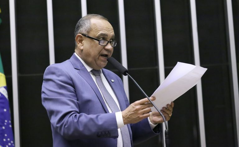 Deputado Max Lemos (PDT-RJ) fala no Plenário da Câmara dos Deputados