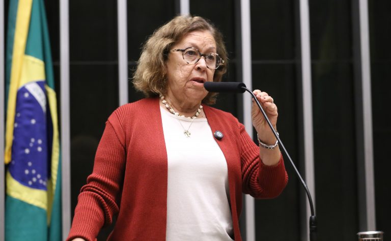 Deputada Lídice da Mata (PSB-BA) fala no Plenário da Câmara dos Deputados