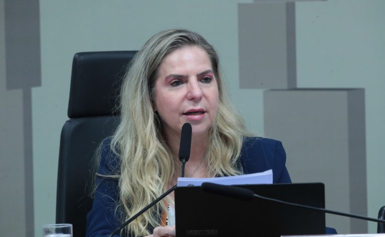 Discutir os dados sobre violência contra a mulher e a aplicabilidade da <a class='linkLegislacao' href='https://www2.camara.gov.br/legin/fed/lei/2015/lei-13104-9-marco-2015-780225-norma-pl.html'>Lei 13.104/2015</a> – a Lei do Feminicídio. Dep. Luizianne Lins (PT - CE)