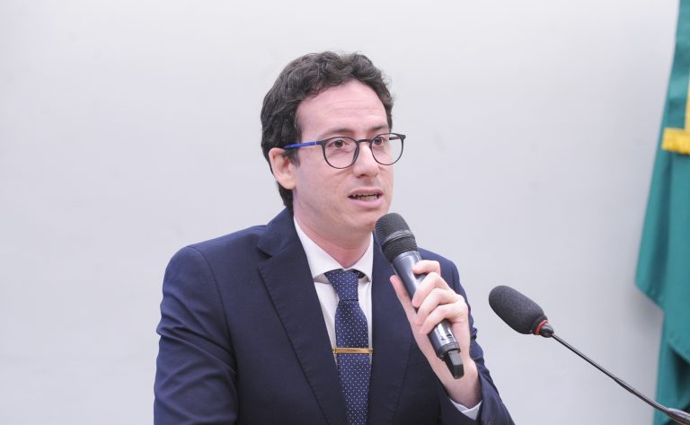 Audiência Pública - Relatório de Impacto da Causa Animal. Diretor Executivo da Federação da Causa Animal - FEBRACA, Cadu Pinotti.