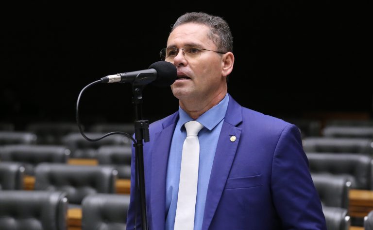 Deputado Albuquerque (Republicanos-RR) fala no Plenário da Câmara dos Deputados